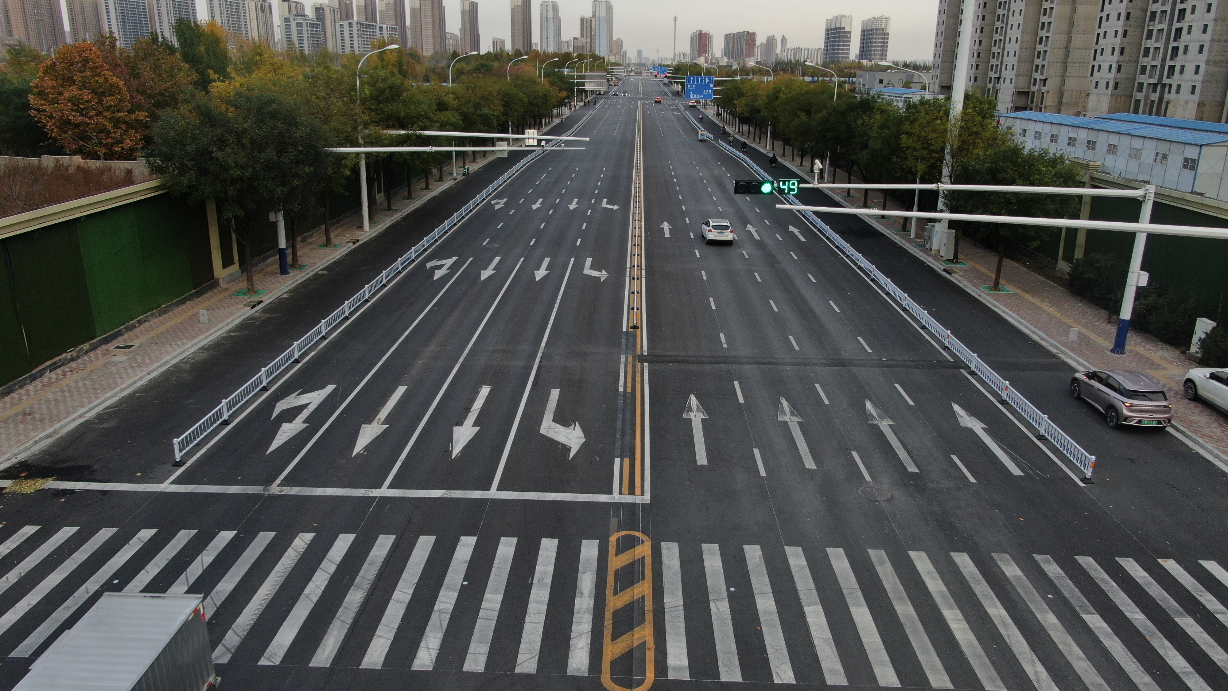 倉盛路（建設(shè)大街—建華大街）、嘉華路（塔壇大街—勝利大街）將于11月20日建成通車